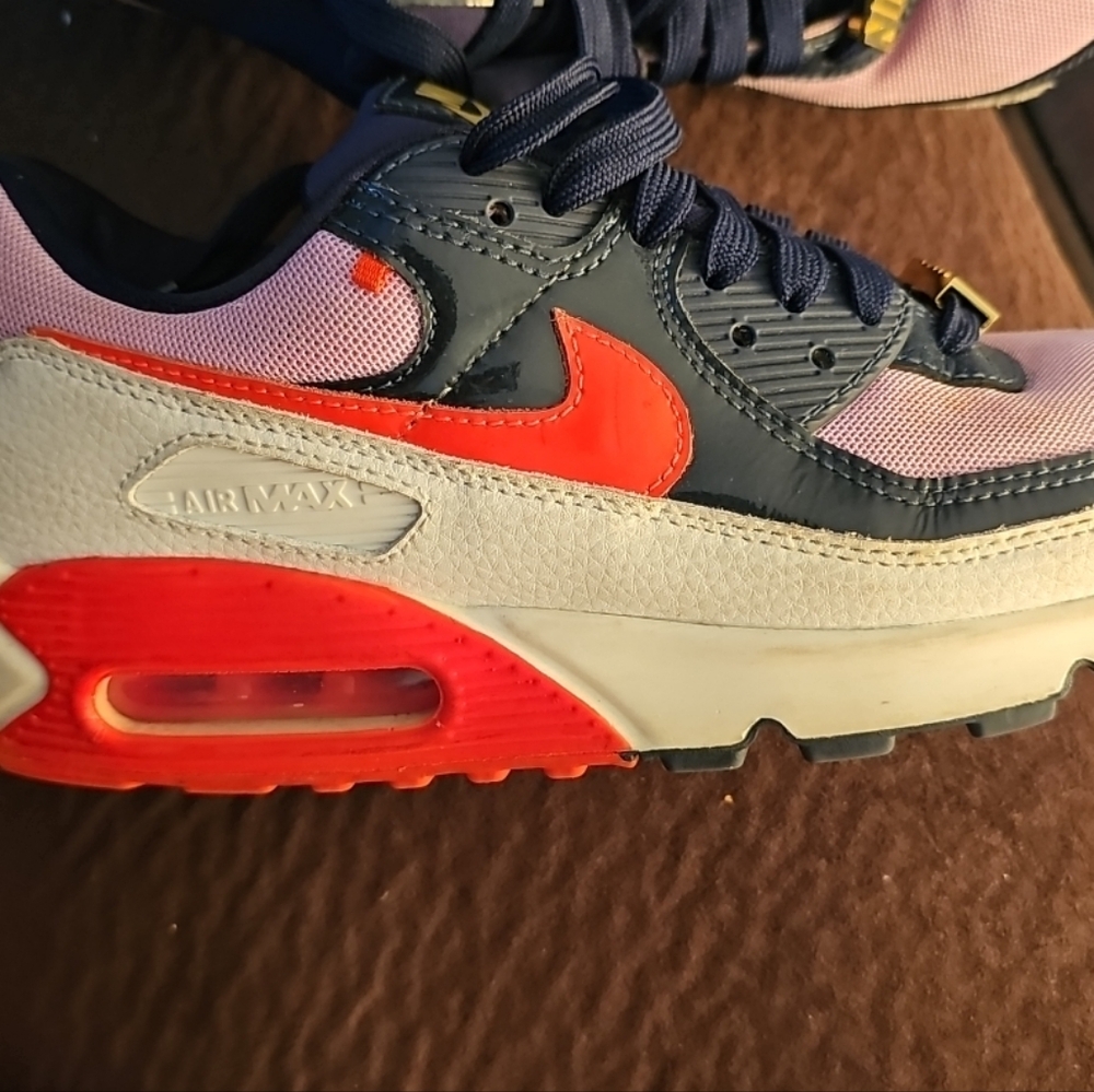 Nike Air Max 90 Women's Sneakers. Featuring a solid pattern with Cuban Link Obsi